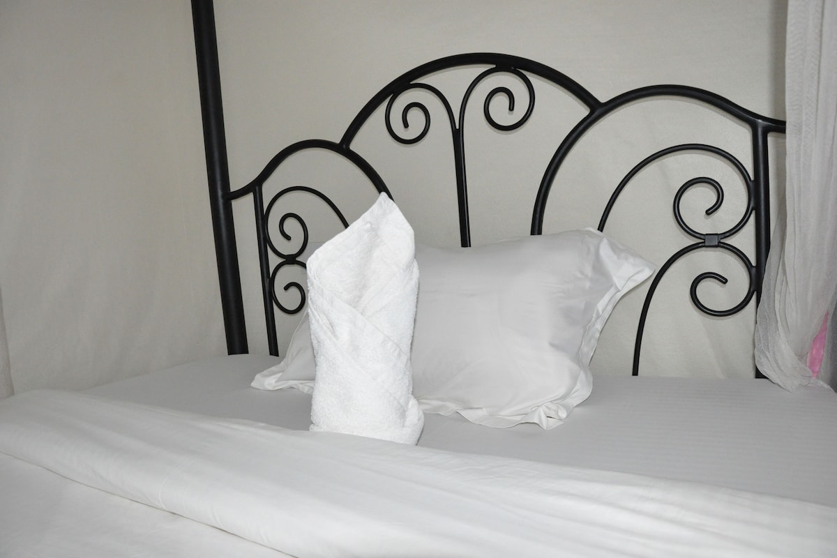 Deluxe Double Room, 1 King Bed, Balcony, City View | Desk, WiFi (free)