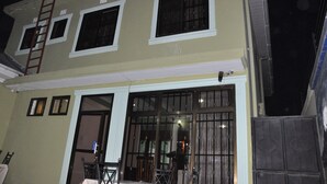 Property entrance - Six Eight Motel (Arusha)