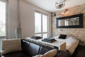 Design Studio, 1 Double Bed with Sofa bed | Premium bedding, desk, iron/ironing board, free WiFi