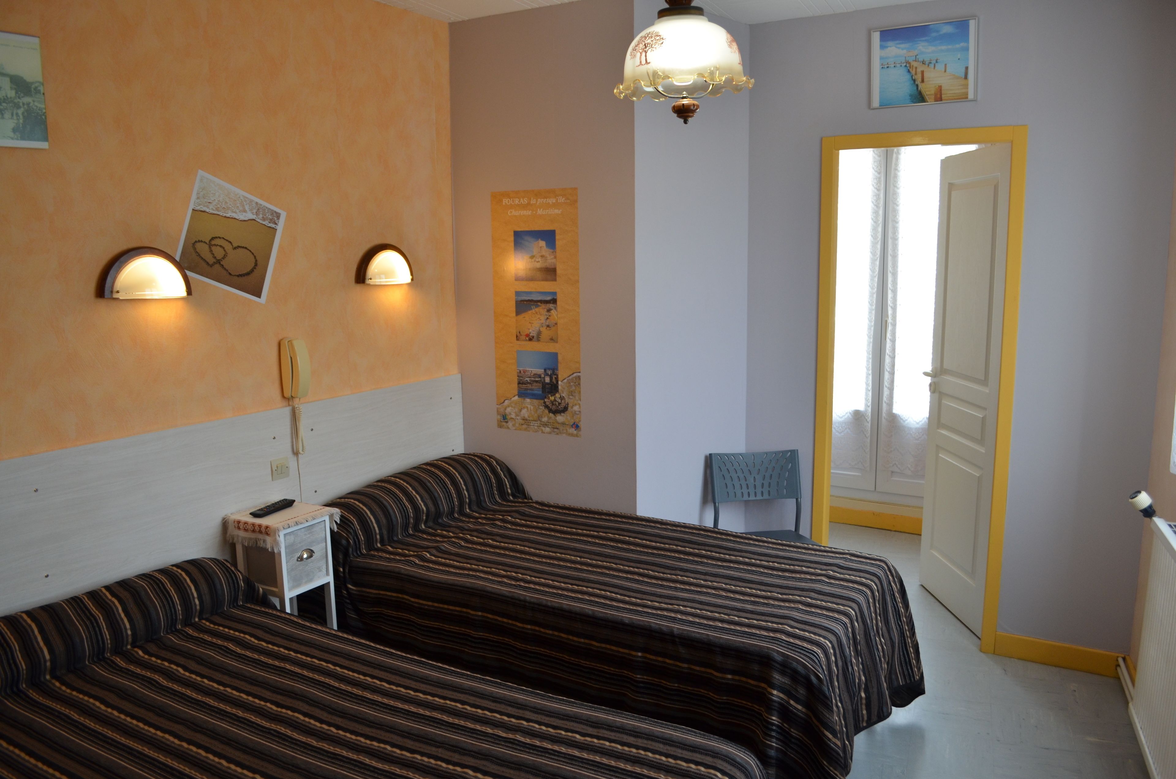 triple room | desk, iron/ironing board, free wifi, bed sheets