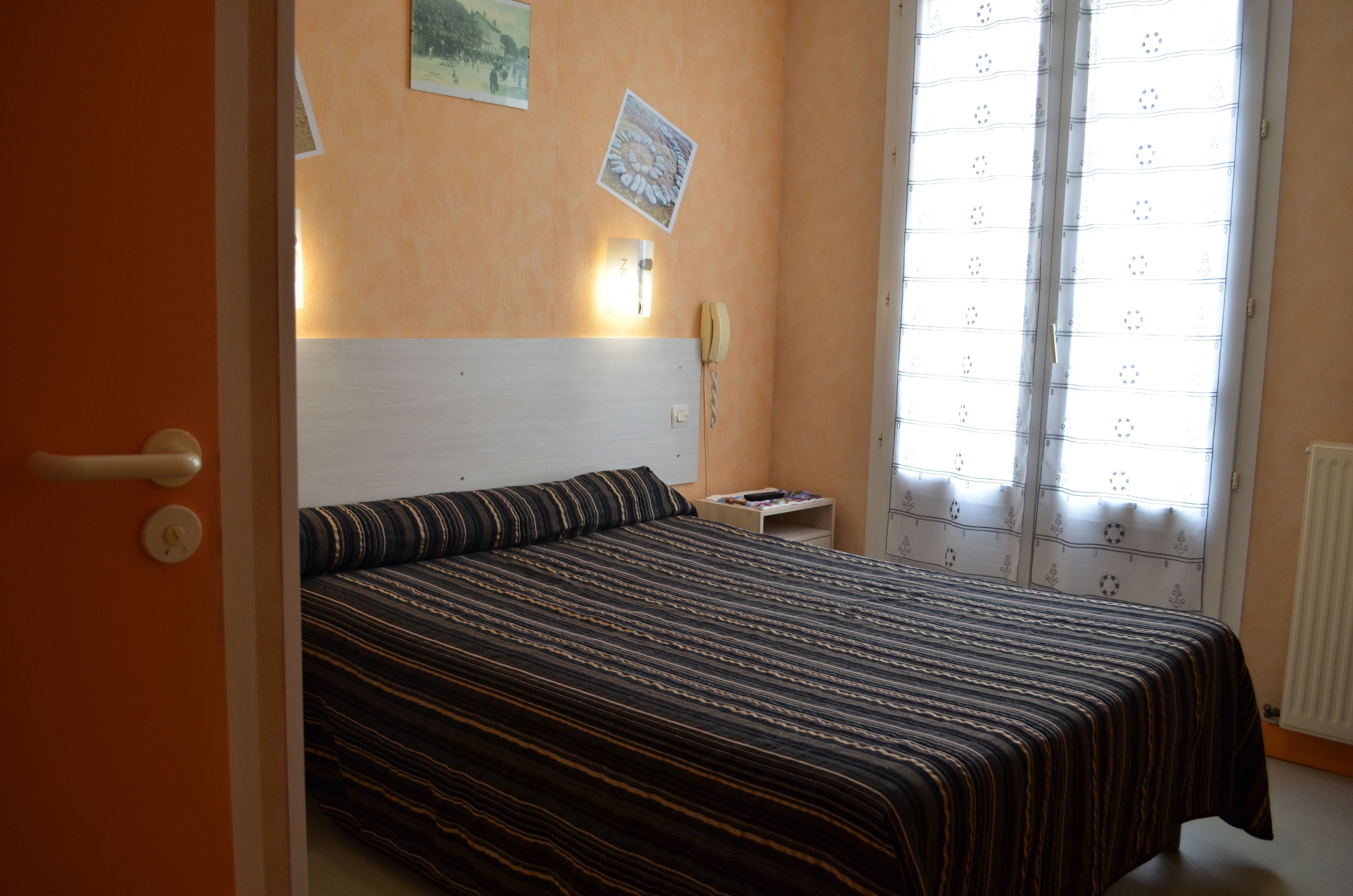 double room | desk, iron/ironing board, free wifi, bed sheets