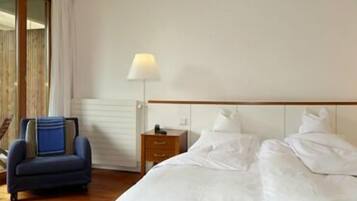 Desk, free WiFi, bed sheets