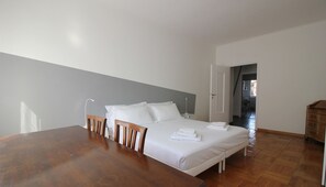 Apartment (2 Bedrooms) | 2 Schlafzimmer, laptopgeeigneter Arbeitsplatz, Bügeleisen/Bügelbrett