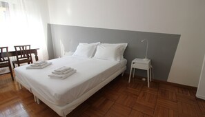 Apartment (2 Bedrooms) | 2 Schlafzimmer, laptopgeeigneter Arbeitsplatz, Bügeleisen/Bügelbrett