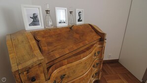 A wooden dresser with drawers and a curved top. - Italianway   - Piacenza (Milan)