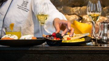Daily cooked-to-order breakfast for a fee