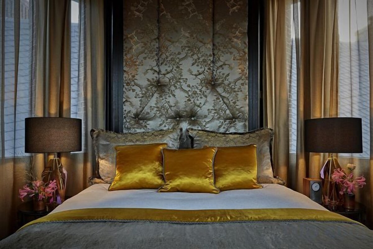 Premium bedding, minibar (some free items), in-room safe, desk