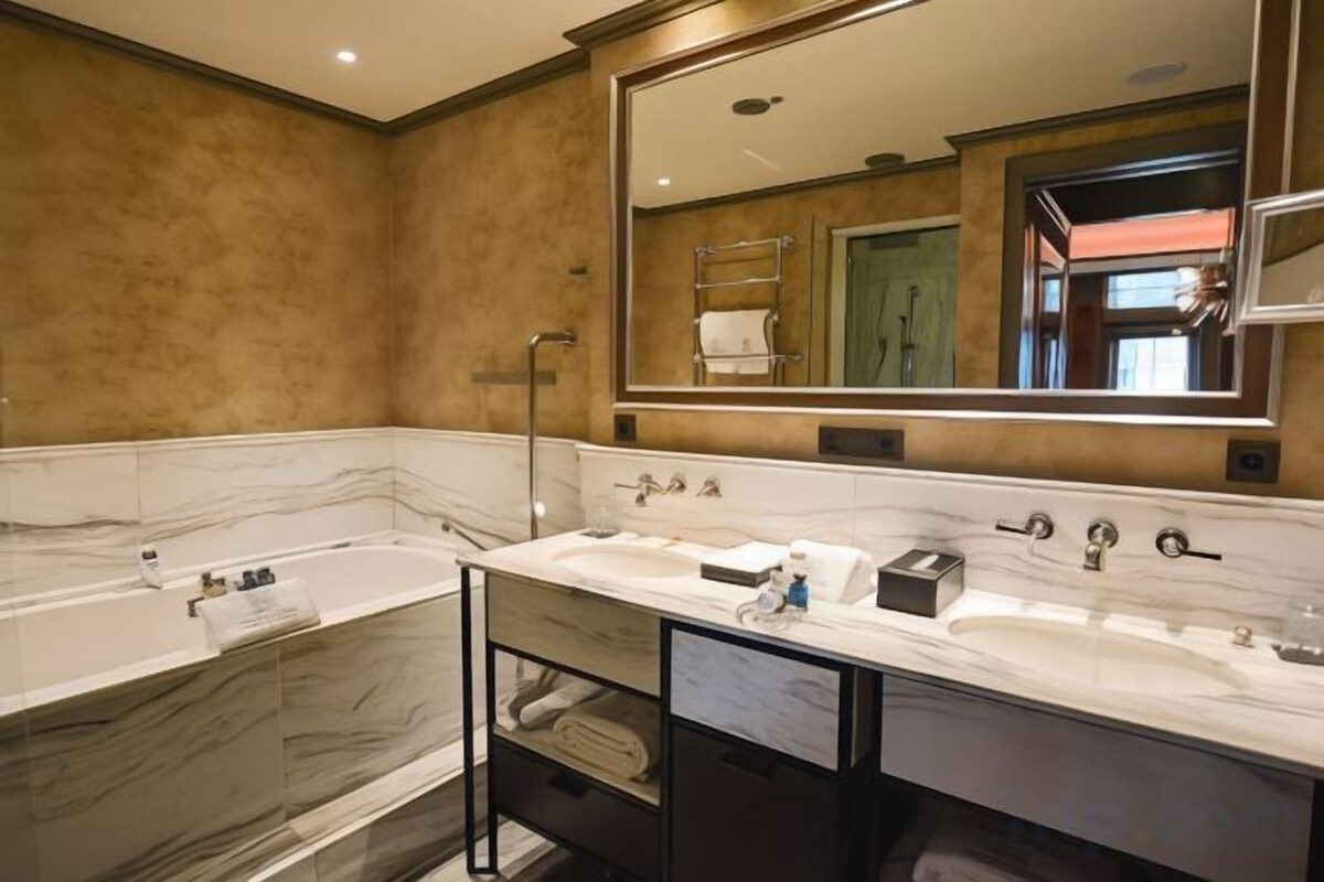 Bañera y ducha independientes, bañera de hidromasaje