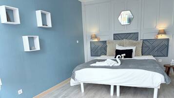 1 chambre, décoration personnalisée, ameublement personnalisé, bureau
