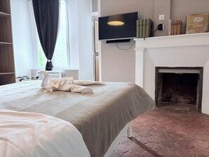 1 bedroom, individually decorated, individually furnished, desk - Au Richebourg Nogent (Nogent-sur-Seine)