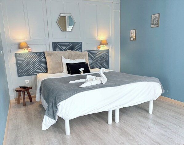 1 chambre, décoration personnalisée, ameublement personnalisé, bureau