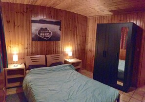 4 bedrooms, cots/infant beds, free WiFi