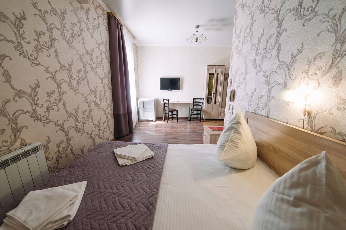 Comfort Double Room | Minibar, in-room safe, blackout drapes, soundproofing