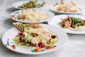 Daily continental breakfast (RUB 300 per person)