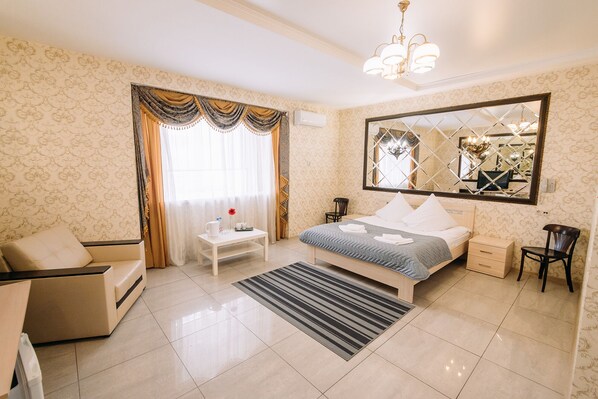 Minibar, coffres-forts dans les chambres, rideaux occultants