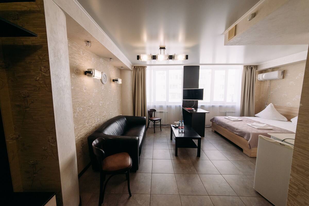 Junior Suite | Minibar, in-room safe, blackout drapes, soundproofing