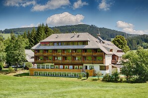 Front of property - Kaisers Tanne - Premium Alles Inklusive Hotel (Breitnau)