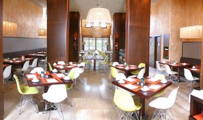 Daily buffet breakfast for a fee - Apartamentos Beach & Golf Resort (Pals)