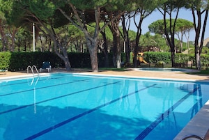 2 piscinas al aire libre