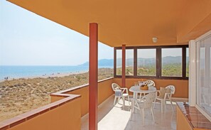 Leilighet, 2 soverom, sjøutsikt | Terrasse/patio