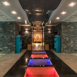 Couples treatment room(s), sauna, hot tub, steam room