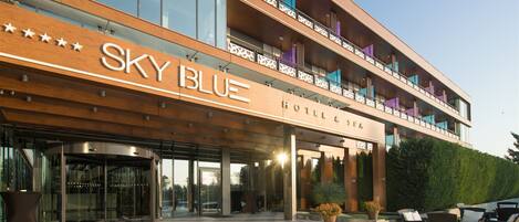 Fachada de la propiedad