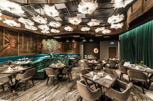 Breakfast, lunch, dinner served; local and international cuisine 