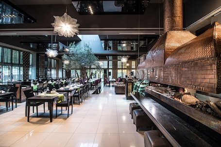 Breakfast, lunch, dinner served; local and international cuisine