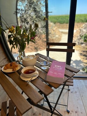 Panorama-Zimmer, 1 Doppelbett, Blick auf den Weinberg (Botte con vista sul vigneto) | Terrasse/Patio