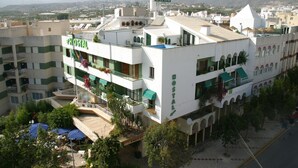 Front of property - Hostal Alhambra (Nerja)