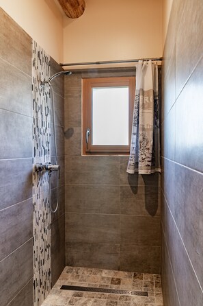 Villa superior, baño privado, vistas a la montaña (Figuière) | Baño | Toallas