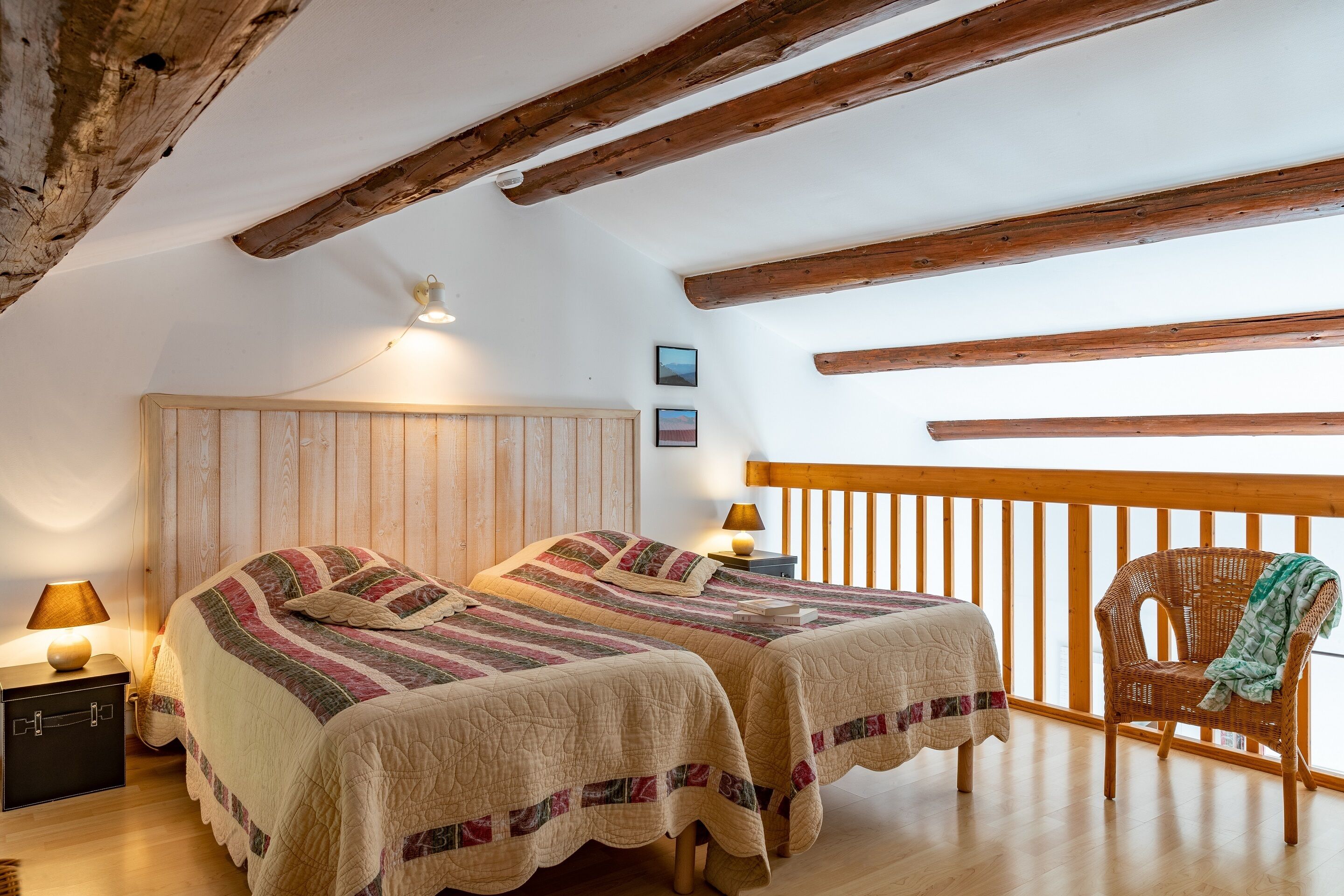 أغطية فراش متميزة وستائر تعتيم وواي فاي مجانًا وملاءات أسرّة