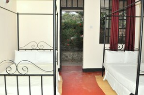 Desk, iron/ironing board, free WiFi - Klub Afriko Hotel (Arusha)