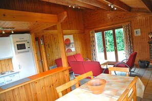 In-room dining - Le Refuge (Somme-Leuze)