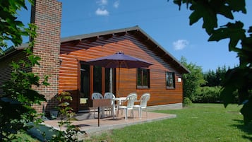 Bungalow, 3 Bedrooms | 3 bedrooms, cribs/infant beds, free WiFi