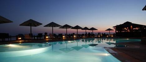 Outdoor pool, sun loungers