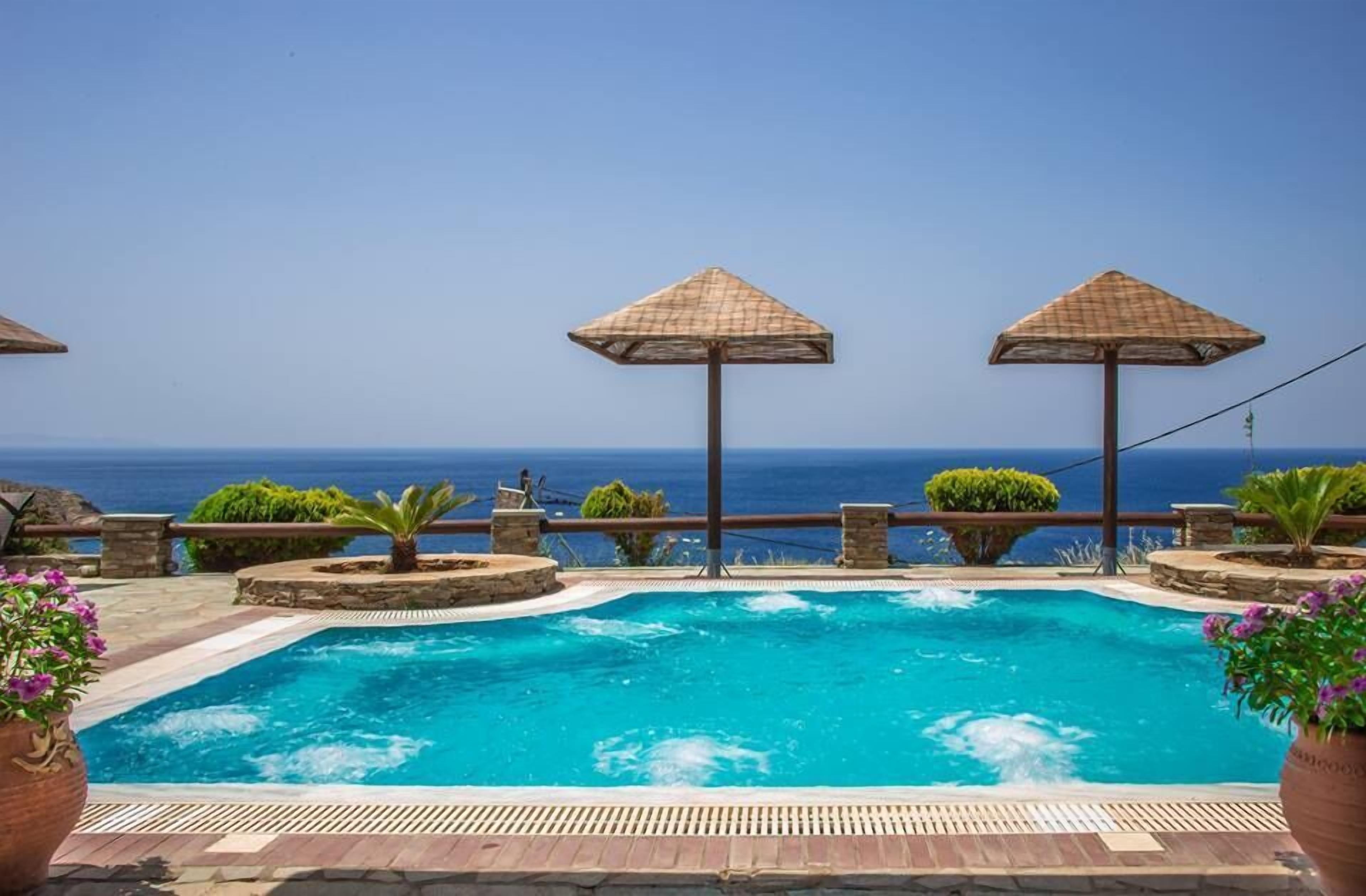 Outdoor pool, pool loungers