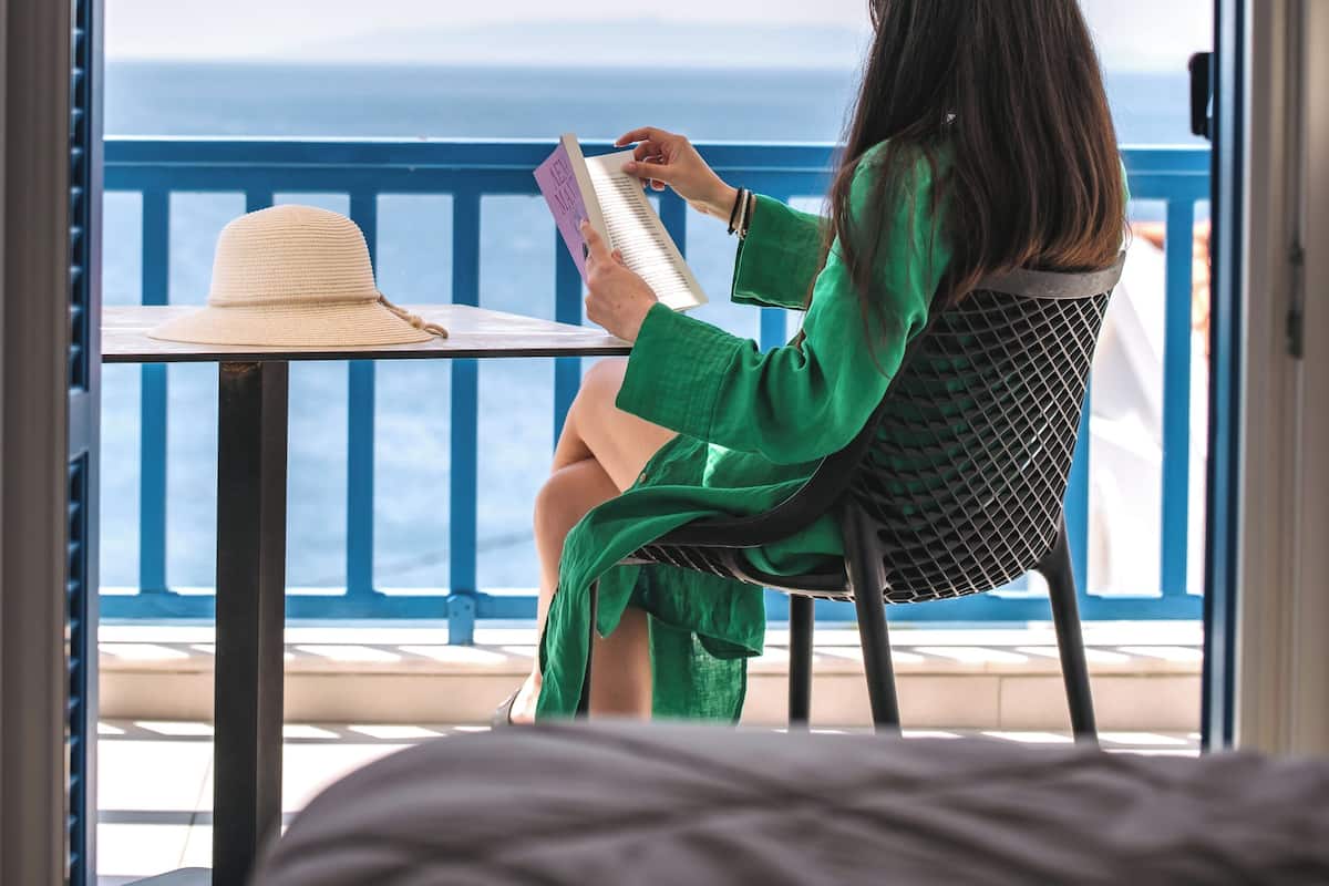 Executive-sviitti, merinäköala | Pillowtop-patjalliset sängyt, tallelokero huoneessa