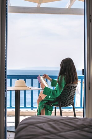 Executive-sviitti, merinäköala | Pillowtop-patjalliset sängyt, tallelokero huoneessa