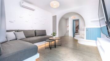Executive Suite, Sea View | Pillow-top beds, in-room safe, individually decorated