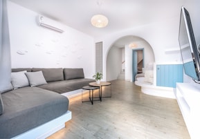 Colchones con pillow-top y caja de seguridad en la habitación 