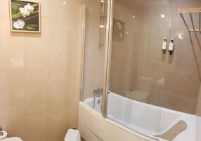 Standard Quadruple Room, Private Bathroom | Bathroom | Shower, free toiletries, towels