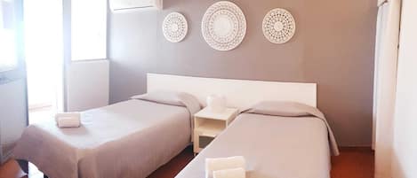 Standard Twin Room, Private Bathroom | Dihias secara berasingan, Wi-fi percuma, cadar katil