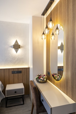 Minibar, in-room safe, desk, soundproofing - Aktas Hotel (Mersin)