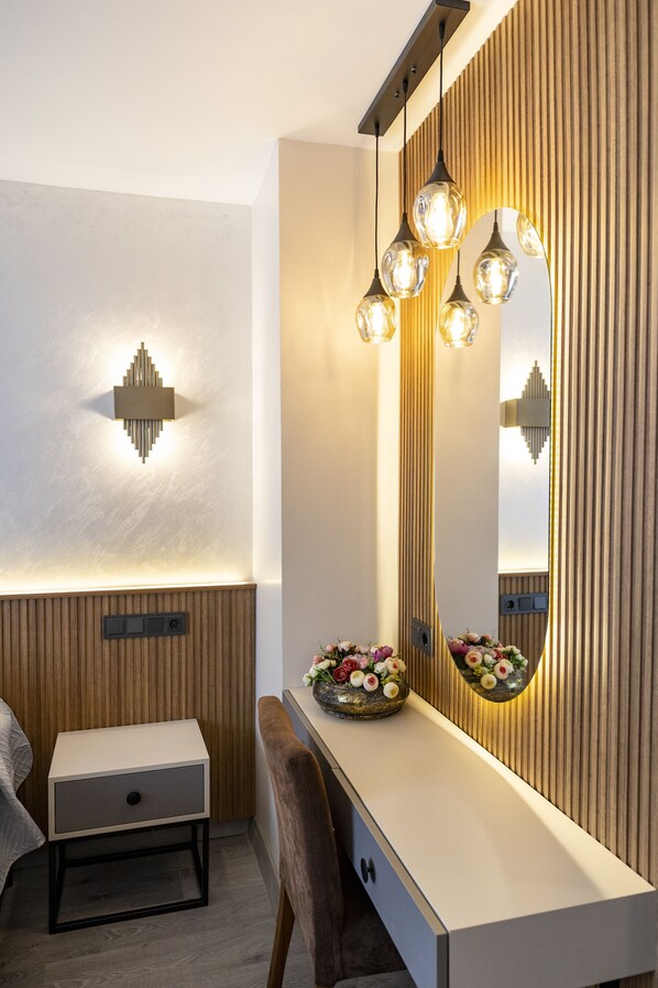 Standard Double Room | Minibar, in-room safe, desk, soundproofing - Aktas Hotel (Mersin)