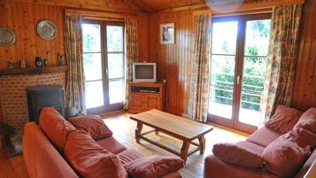 Bungalow, 2 Bedrooms, Garden Area | Living room | TV, DVD player