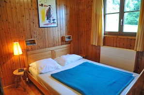 Bungalow, 2 Bedrooms, Garden Area | 2 bilik tidur, katil bayi/kot (surcaj), Wi-fi percuma 