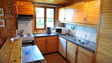 Bungalow, 2 Bedrooms, Garden Area | Private kitchen | Full-size fridge, microwave, oven, stovetop