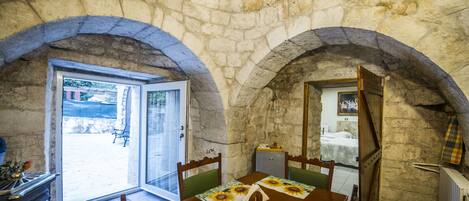 Chambre Double Deluxe | Restauration dans la chambre