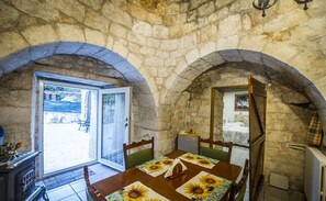 Chambre Double Deluxe | Restauration dans la chambre